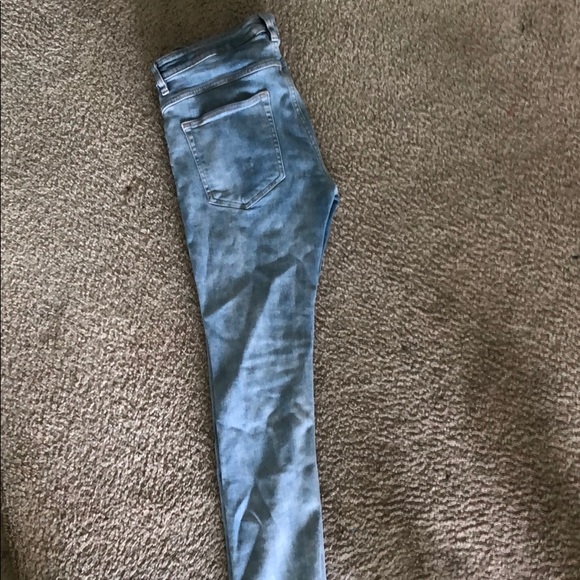 H&M Lightwash Skinny Jeans (Flex) W:31 /L:32 - Picture 2 of 6